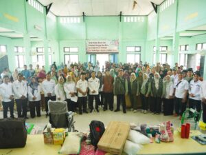 Bupati Dharmasraya, Annisa Suci Ramadhani, menghadiri sekaligus menyalurkan Bantuan Asistensi Rehabilitasi Sosial (ATENSI) Tahun 2025