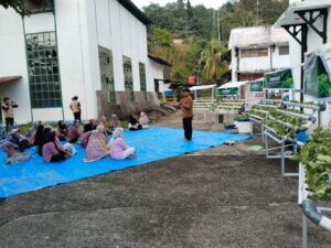 Kolaborasi Kampus dan Desa: Program Mahasiswa Berdampak HIMASEKTA Unand Dorong Kemandirian Ekonomi Batu Busuk