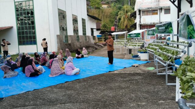 Kolaborasi Kampus dan Desa: Program Mahasiswa Berdampak HIMASEKTA Unand Dorong Kemandirian Ekonomi Batu Busuk