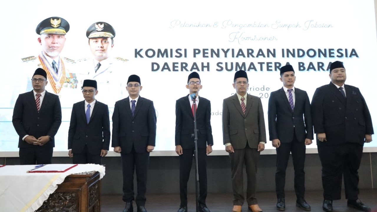 Anggota KPID Sumbar Periode 2026–2029 Resmi Dilantik, Gubernur: Penjaga Etika Publik