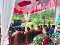 Dandim 0310/SSD, Letkol CZI Joko Stradona meresmikan jembatan gantung Lubuk Botung yang membentang di atas Batang Siek, Nagari