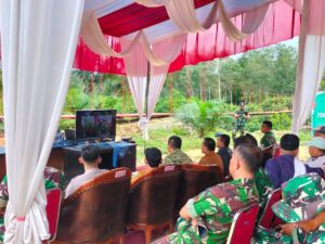 Dandim 0310/SSD, Letkol CZI Joko Stradona meresmikan jembatan gantung Lubuk Botung yang membentang di atas Batang Siek, Nagari