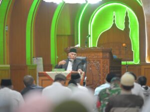 Gubernur Sumbar Mahyeldi Isi Subuh Mubarakah di Masjid Raya Bukittinggi