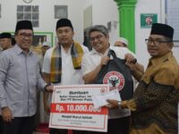 PT Semen Padang Salurkan Rp22,5 Juta untuk Pembangunan MDA dan Pengembangan Masjid di Padang dan Solok