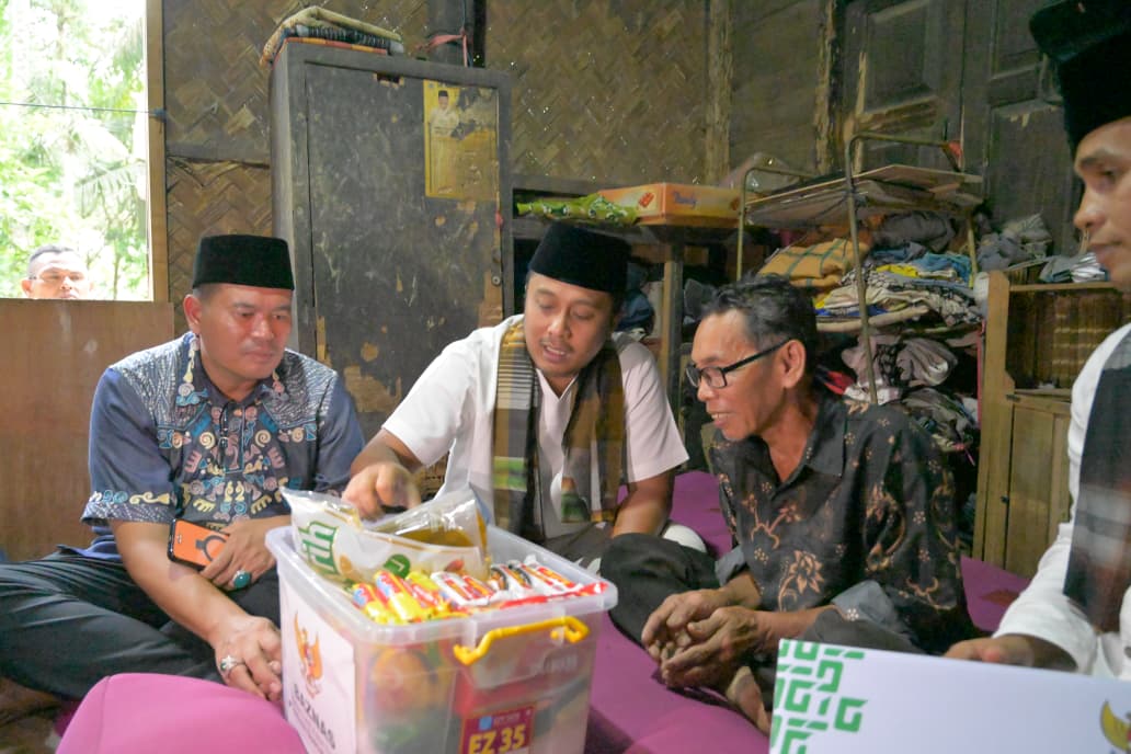Wagub Sumbar Serahkan Bantuan Bedah Rumah untuk Warga Ujung Batung Kota Pariaman
