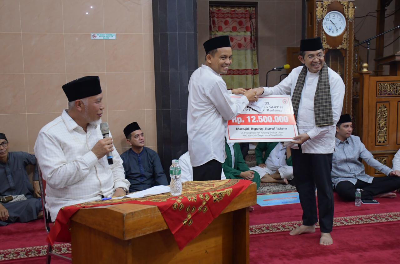 Safari Ramadan di Sawahlunto, PT Semen Padang Salurkan Rp12,5 Juta dan Al-Qur’an