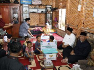 Gubernur Sumbar Serahkan Bantuan Bedah Rumah bagi Warga Kurang Mampu di Solok Selatan