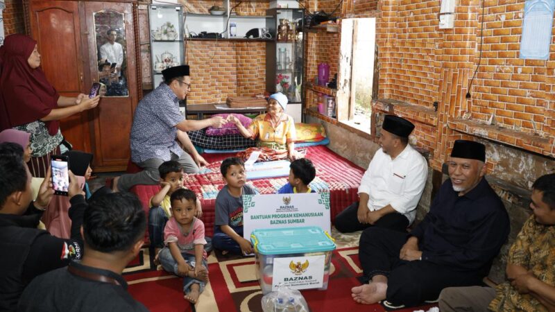 Gubernur Sumbar Serahkan Bantuan Bedah Rumah bagi Warga Kurang Mampu di Solok Selatan