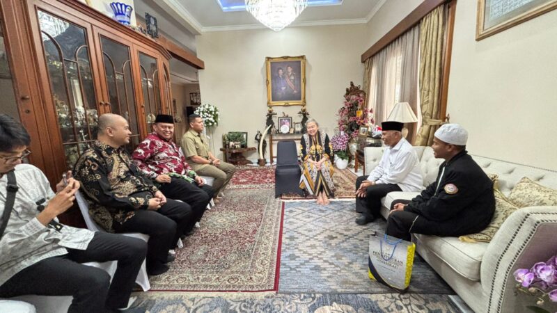 Gubernur Sumbar Takziah ke Rumah Duka Mantan Wapres Try Sutrisno