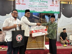Safari Ramadan di Ring Satu Perusahaan, PT Semen Padang Salurkan Bantuan untuk Masjid Raya Limau Manis
