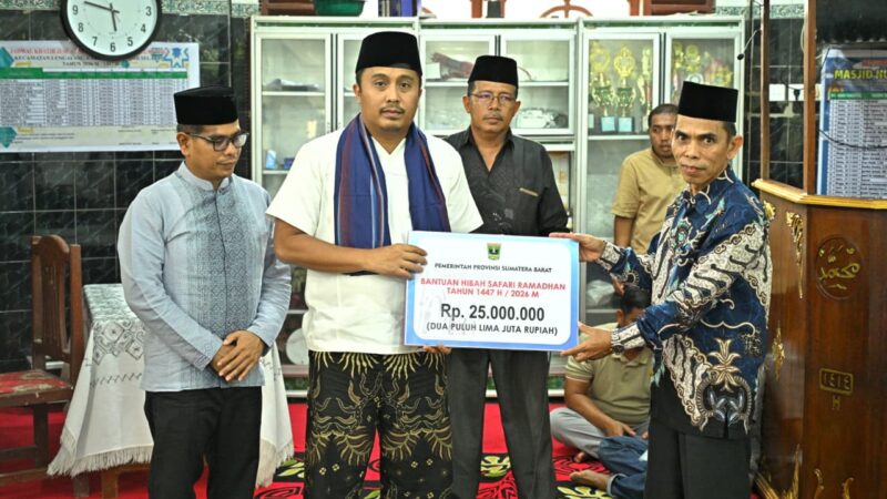 Safari Ramadan di Pesisir Selatan, Wagub Sumbar Salurkan Bantuan untuk 2 Masjid