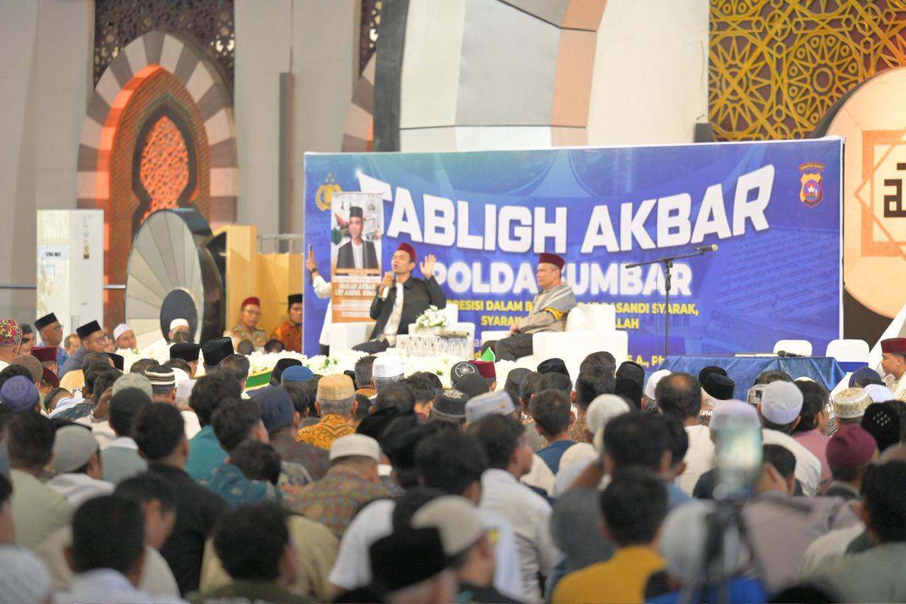 Ribuan Jemaah Padati Tabligh Akbar UAS di Masjid Raya Syekh Ahmad Khatib Al Minangkabawi