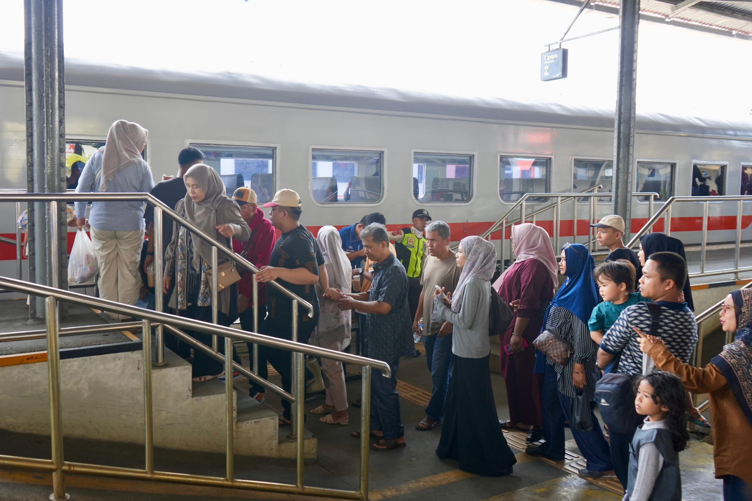 KAI Sumbar Perkirakan Puncak Penjualan Tiket KA Angkutan Lebaran pada 24 Maret 2026