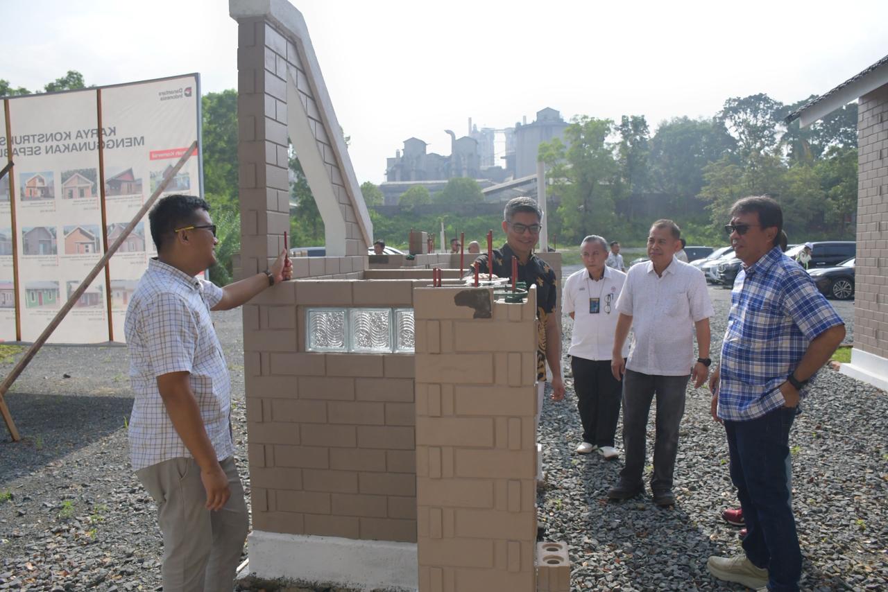Jajaki Penggunaan Sepablock untuk Konstruksi, Direktur HK Datangi Semen Padang
