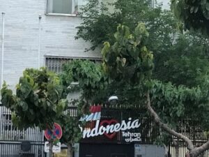 Kedutaan Besar Republik Indonesia (KBRI) di Teheran memastikan akan terus menjalin komunikasi dengan Warga Negara Indonesia (WNI) di Iran