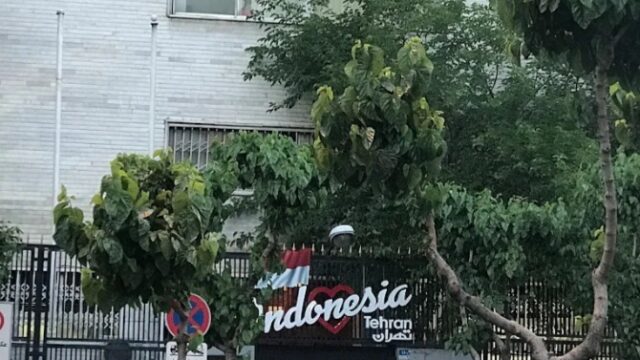 Kedutaan Besar Republik Indonesia (KBRI) di Teheran memastikan akan terus menjalin komunikasi dengan Warga Negara Indonesia (WNI) di Iran