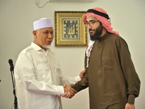 Gubernur Mahyeldi Serahkan Bantuan Kemanusiaan dari Masyarakat Sumbar untuk Rakyat Palestina