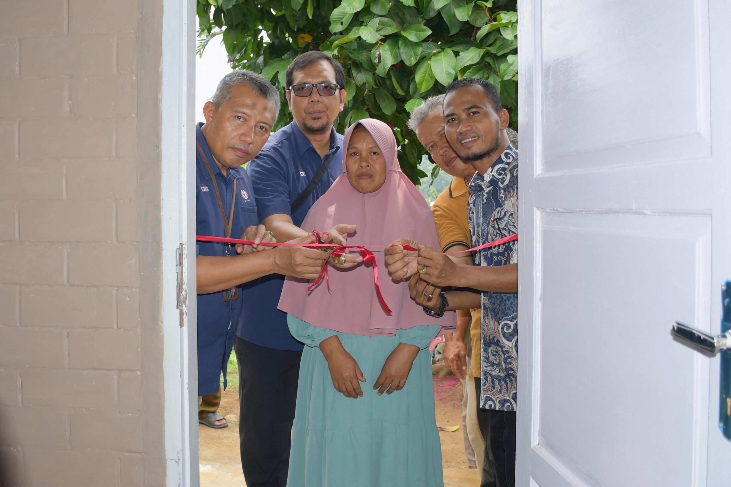 Program Bedah Rumah Semen Padang Ubah Hidup Keluarga Alamsyur di Lambung Bukit
