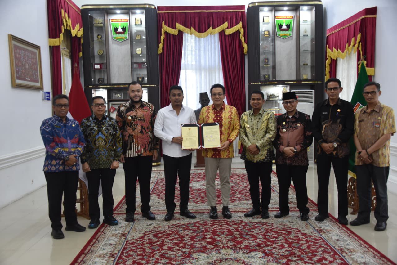 Disaksikan Wamen LH, Pemko Padang Teken Kerja Sama Pengolahan Sampah jadi Energi Listrik