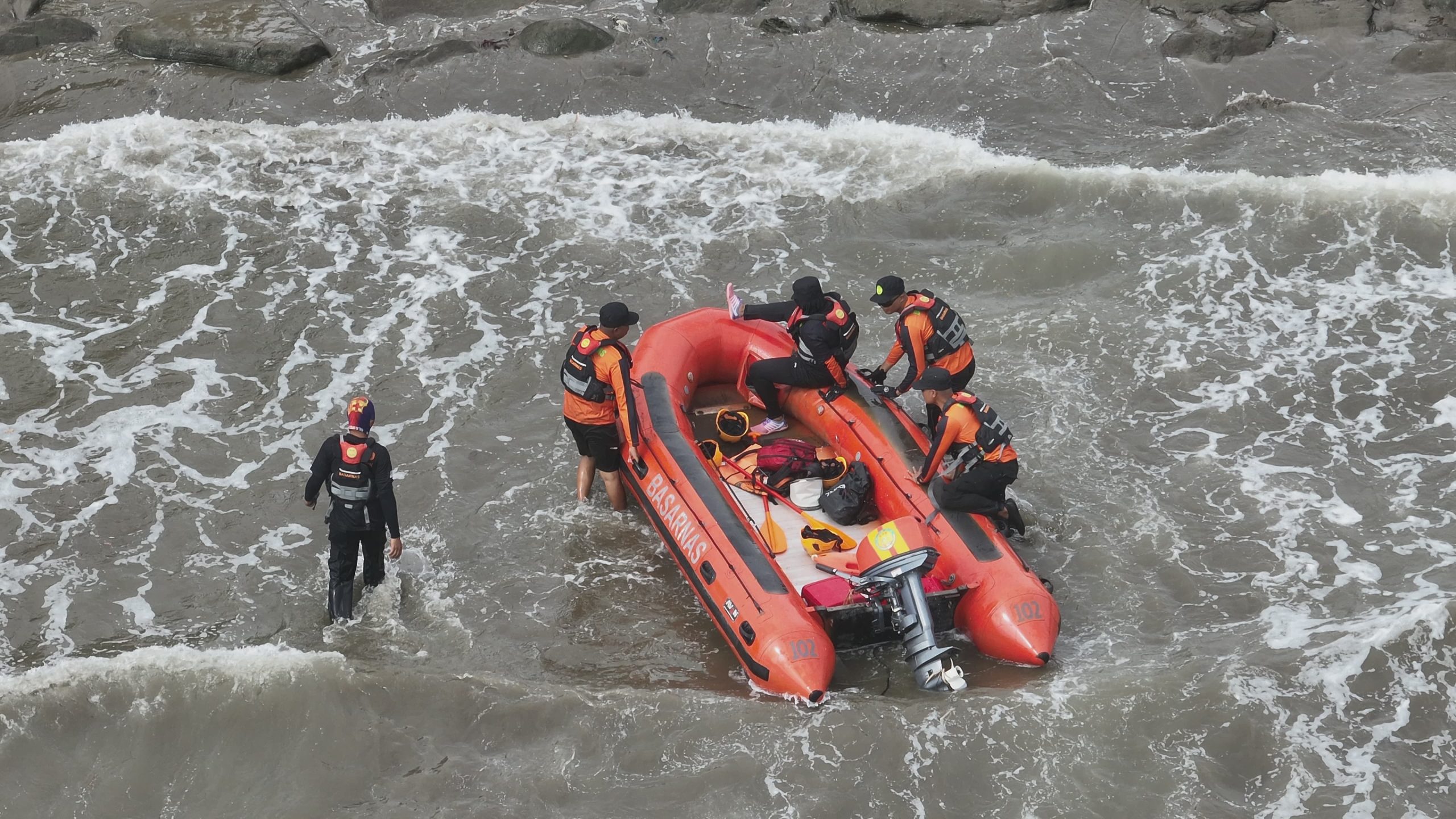 Dua Bocah Tenggelam di Pantai Ujung Karang Padang Belum Ditemukan, Basarnas Perluas Pencarian