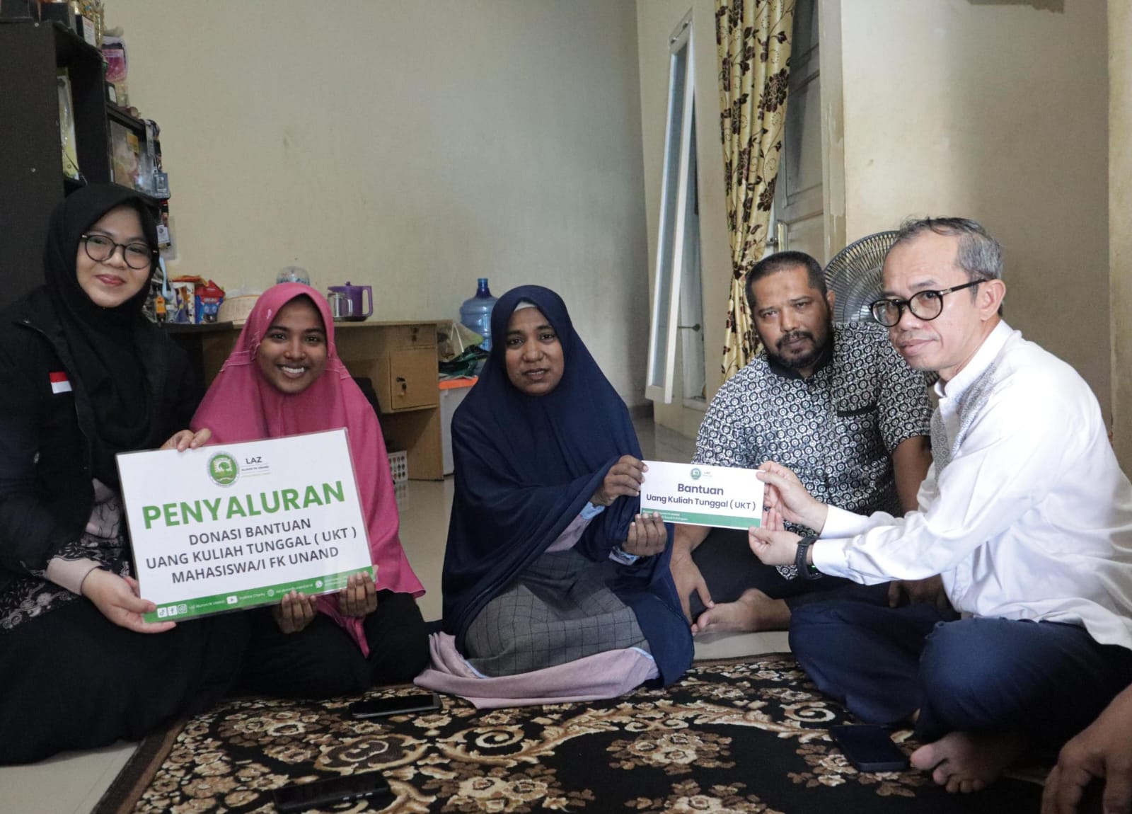 Dibantu LAZ FK, Rektor UNAND Kunjungi Rumah Mahasiswa Terancam Putus Kuliah