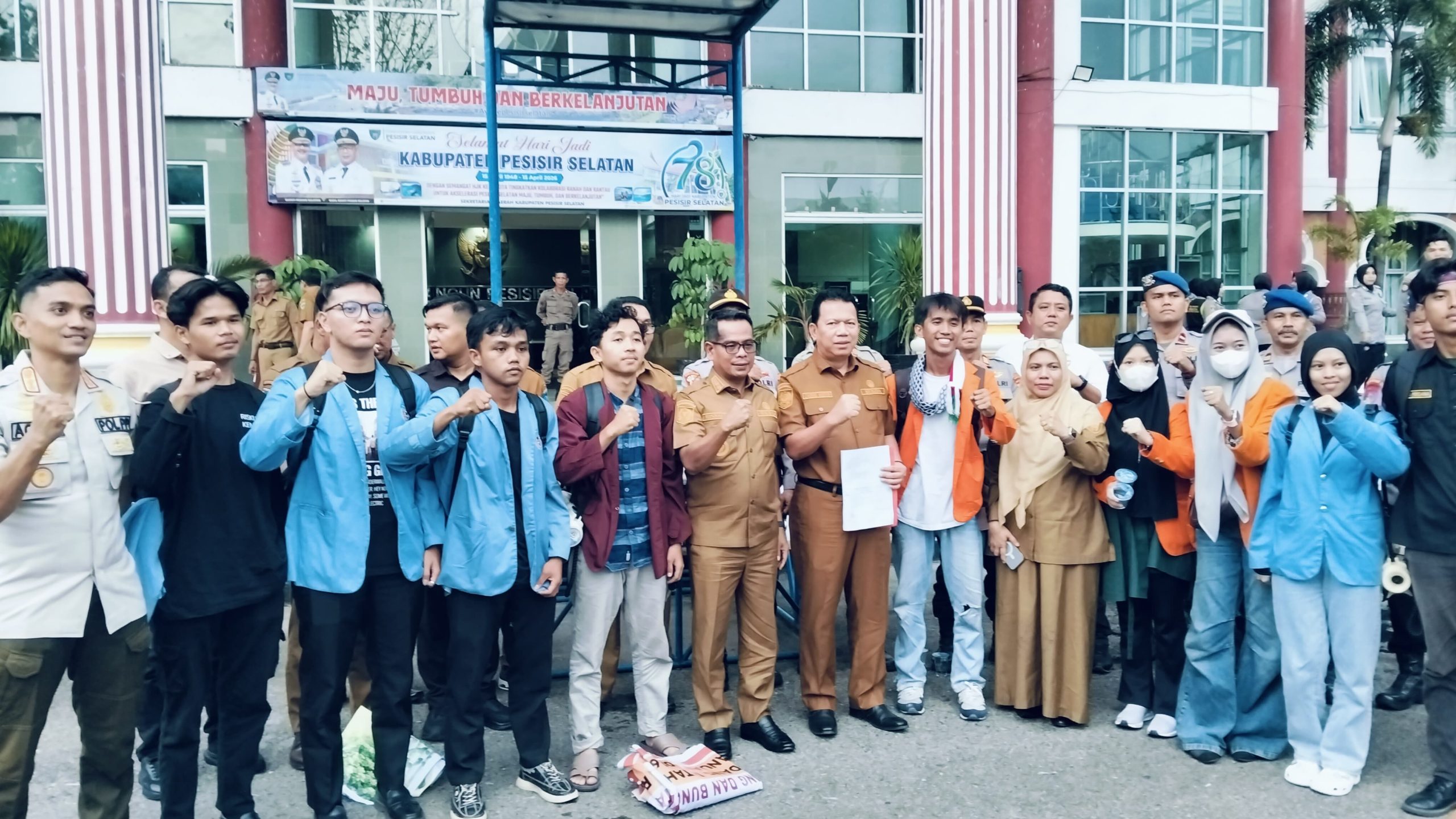 Hari Jadi ke-78, Mahasiswa Gelar Aksi Soroti Kinerja Pemkab Pessel