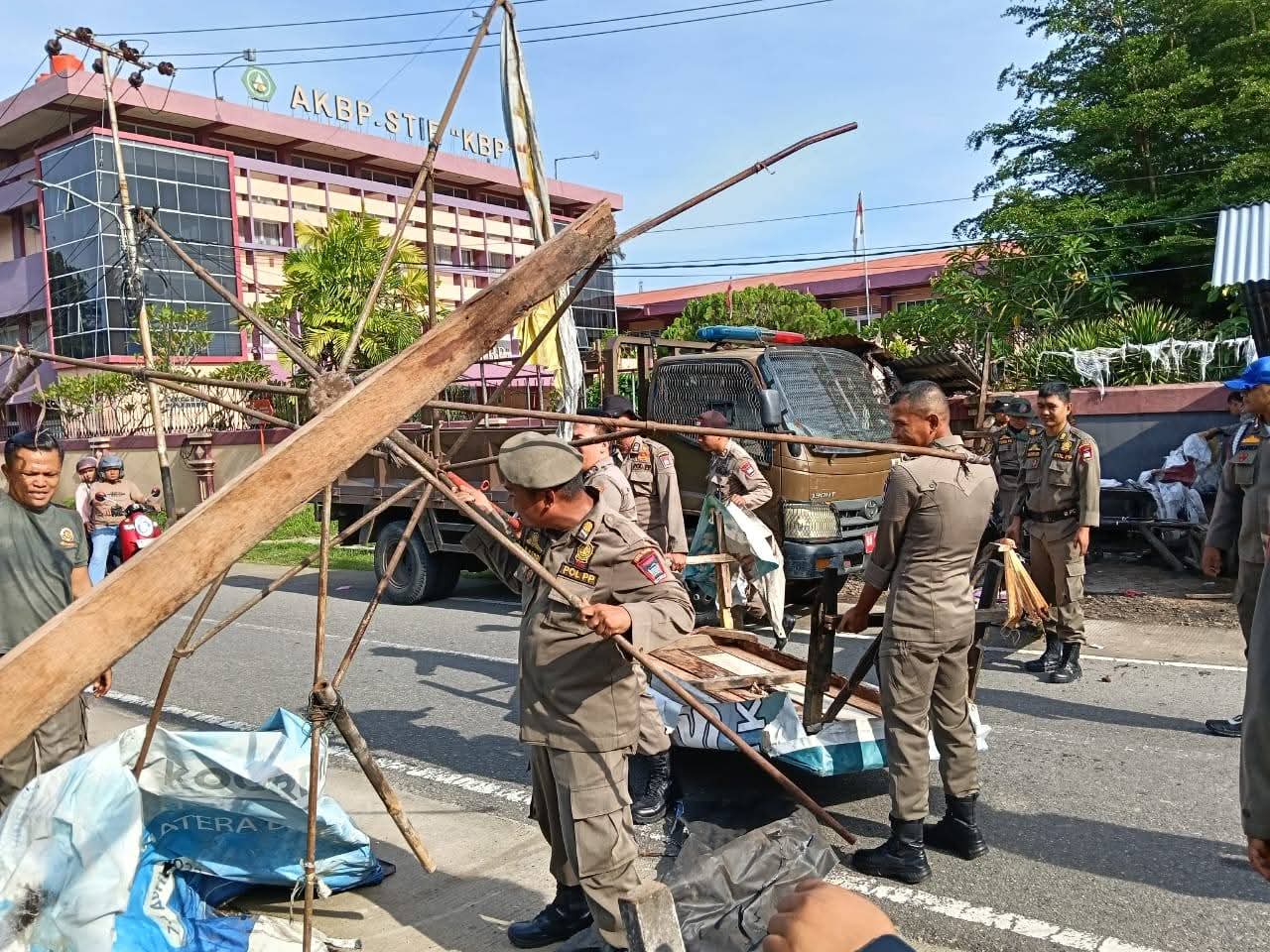 Dalam 2 Pekan, Satpol PP Padang 4 Kali Tertibkan PKL dan Bangunan Liar