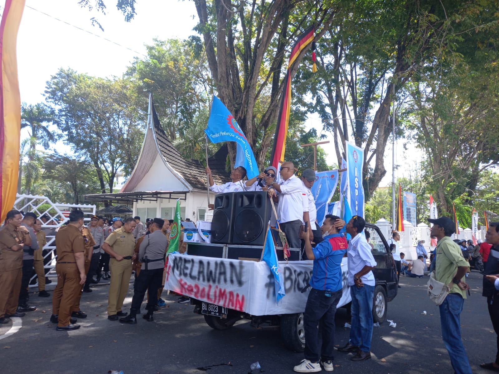 Gubernur Sumbar Tak Muncul, Buruh Ancam Gelombang Demo Besar!