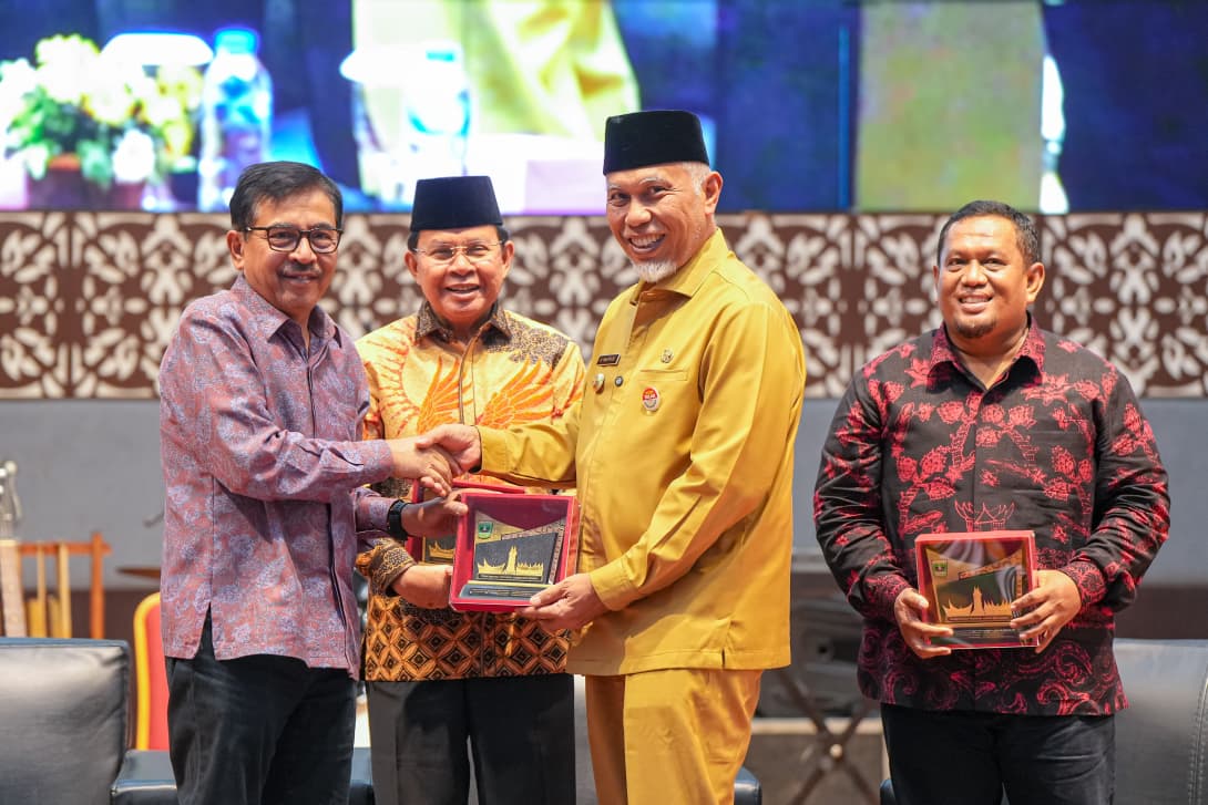 Gubernur Sumbar Nilai Pendidikan Keluarga Ala Rahmah El Yunusiyyah Masih Relevan Saat Ini
