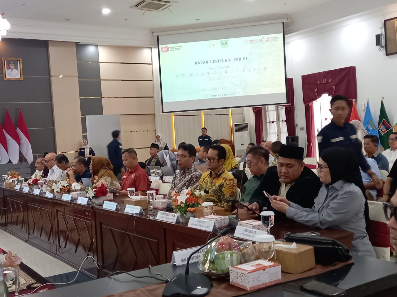 DPR RI Bedah RUU Masyarakat Adat di Sumbar, Gubernur dan Wagub hingga Penegak Hukum Absen
