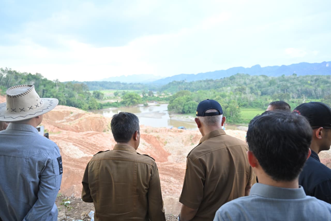 Temui Penambang Emas Ilegal di Sijunjung, Gubernur Mahyeldi: Jangan Cari Nafkah dengan Mengorbankan Nyawa