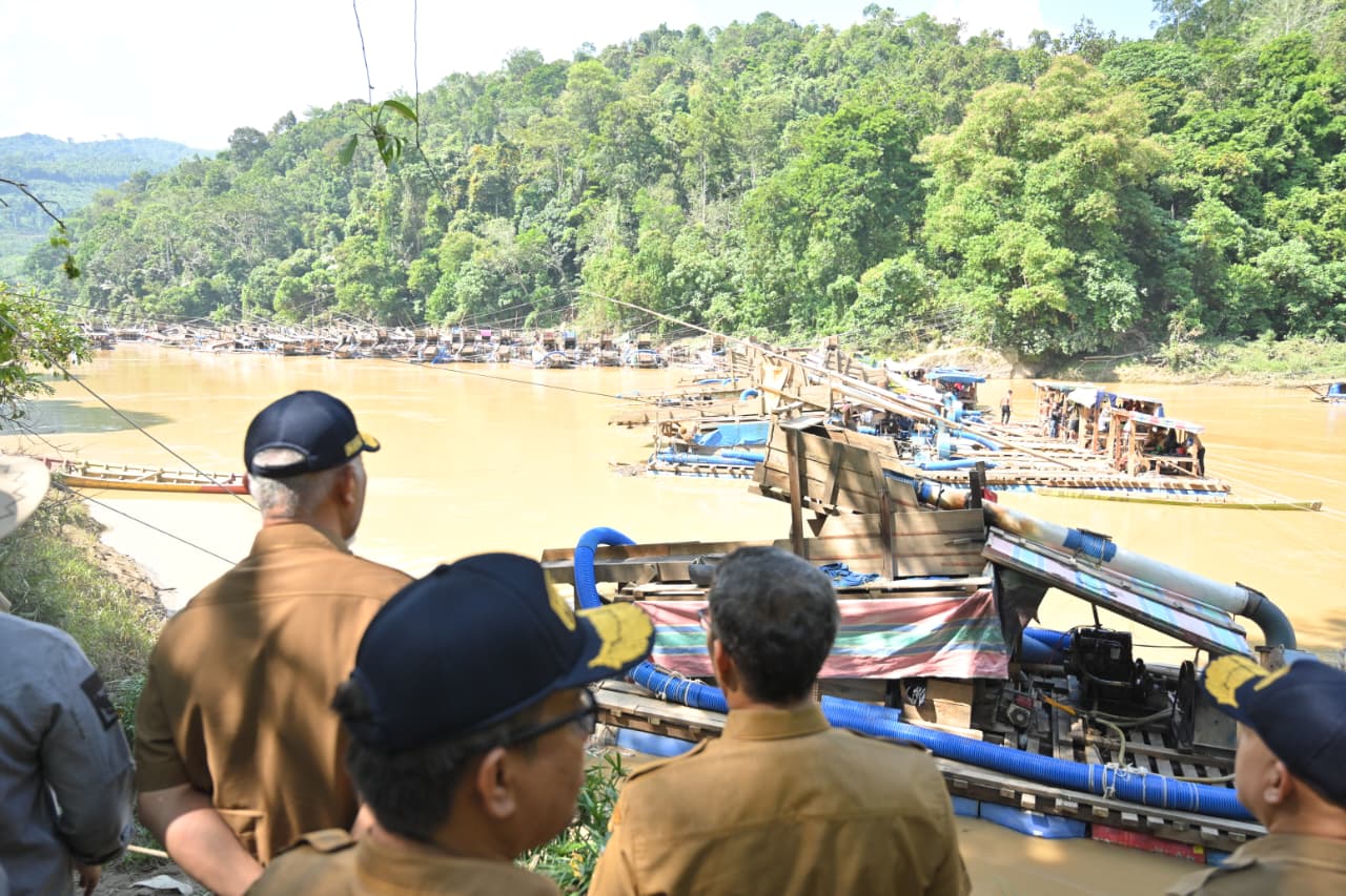 Datangi Lokasi Tambang Emas Ilegal di Sijunjung, Gubernur Sumbar Minta Penambang Segera Urus Izin