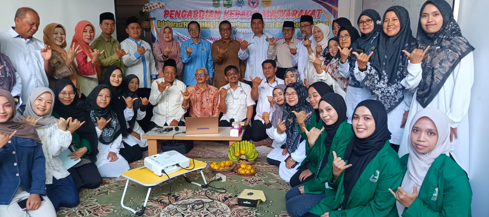 Semen Padang Bersama UNAND dan DLH Sumbar Latih Pesantren Kelola Sampah Jadi Bernilai Ekonomi
