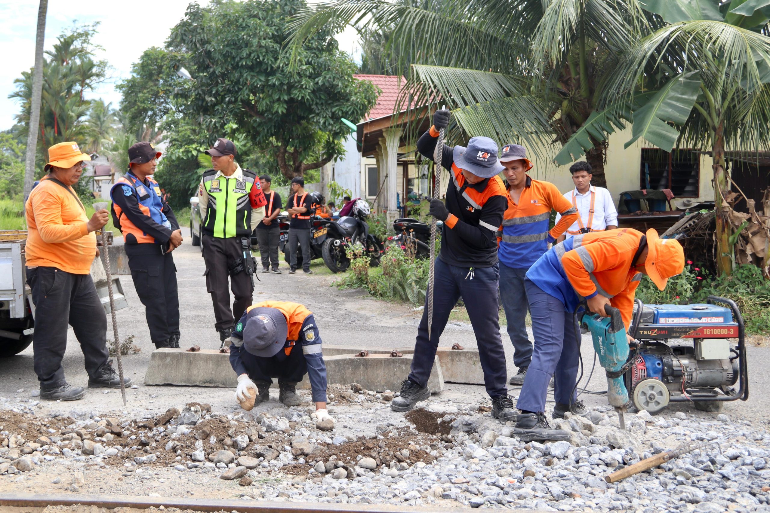 KAI Divre II Sumbar Lanjutkan Penataan Perlintasan Sebidang di Kota Pariaman