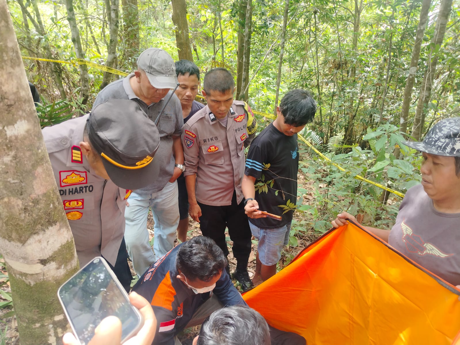 Sempat Telepon Kakak, Petugas Kebersihan FK Unand Diduga Bunuh Diri di Pohon Karet  