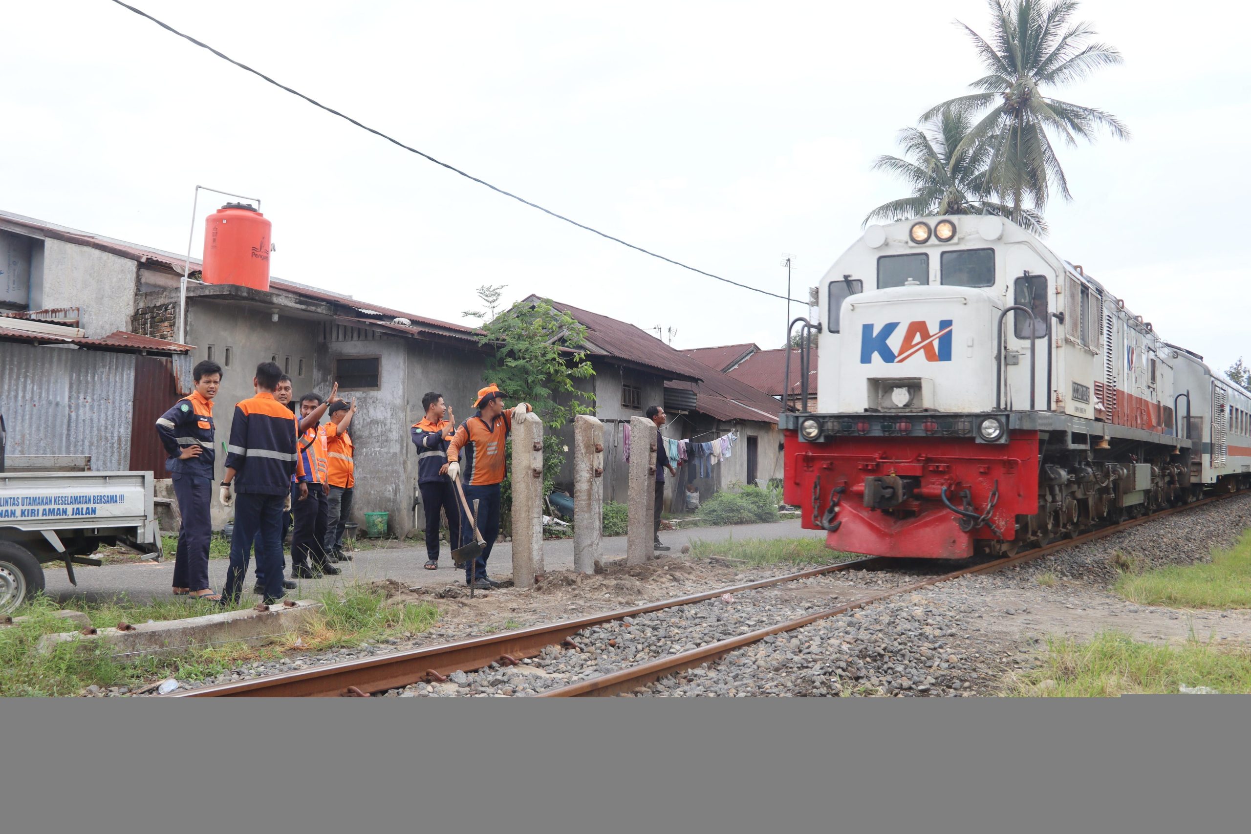 KAI Divre II Sumbar Tutup Perlintasan Liar di Padang Pariaman