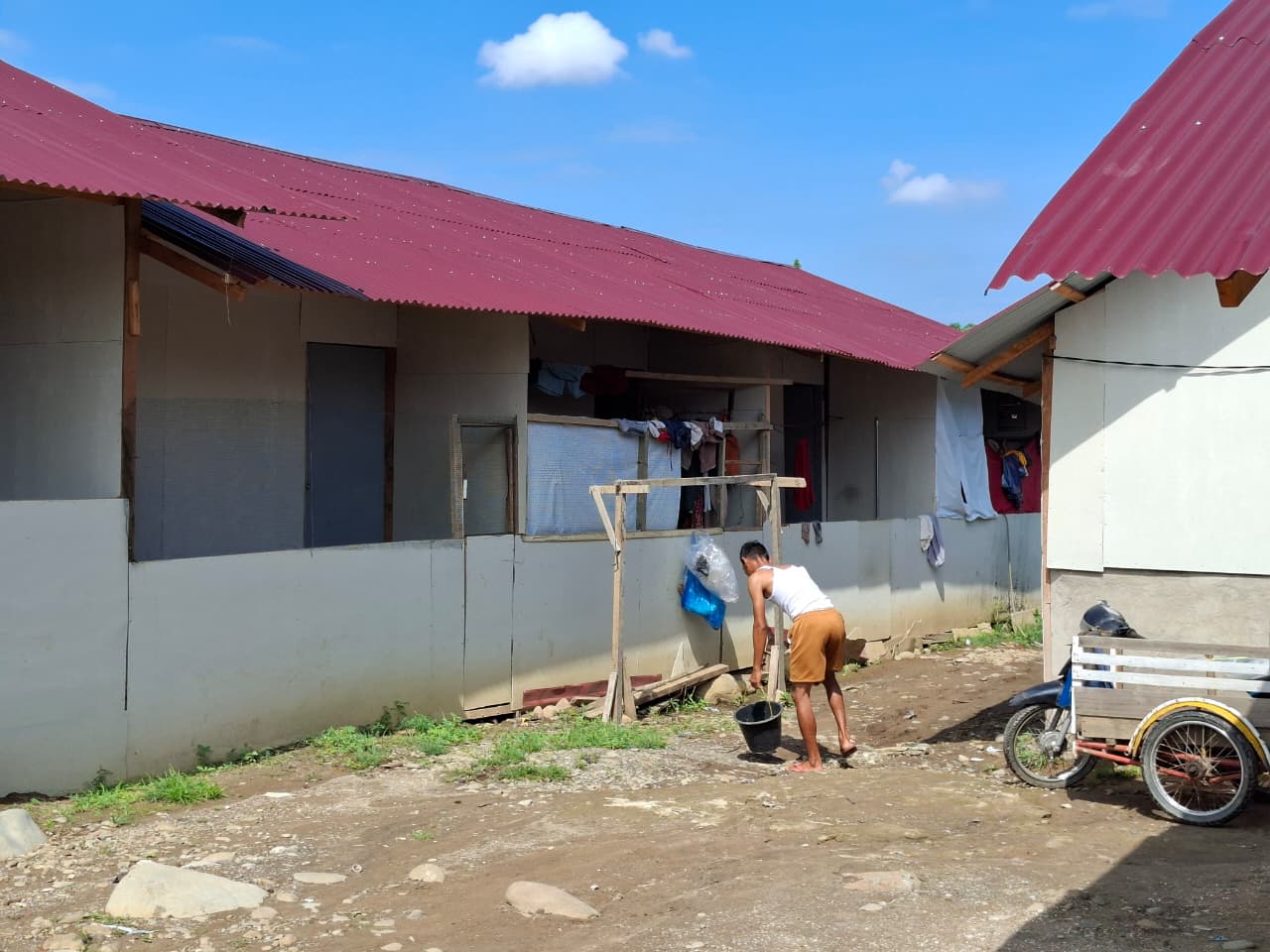 Setengah Tahun Pascabencana, Penghuni Huntara Kota Padang Krisis Air Bersih