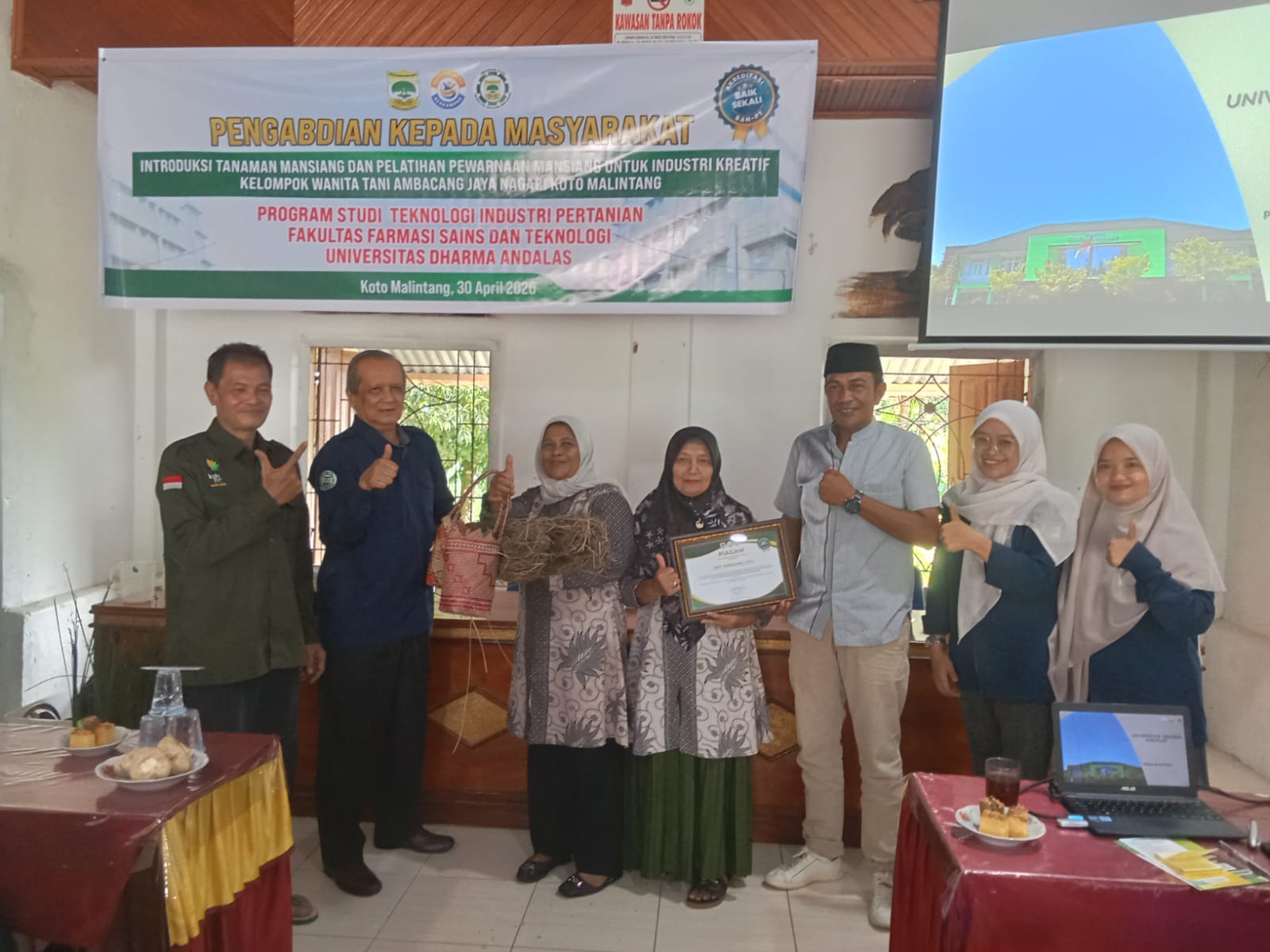 Anyaman Mensiang di Koto Malintang