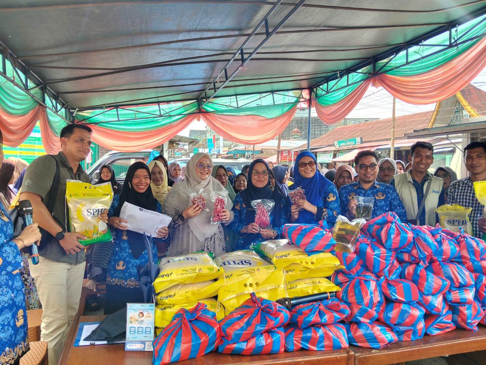 Tekan Inflasi, Pemkab Pasbar Gelar Gerakan Pangan Murah di Pasar Kapa dan Ujung Gading