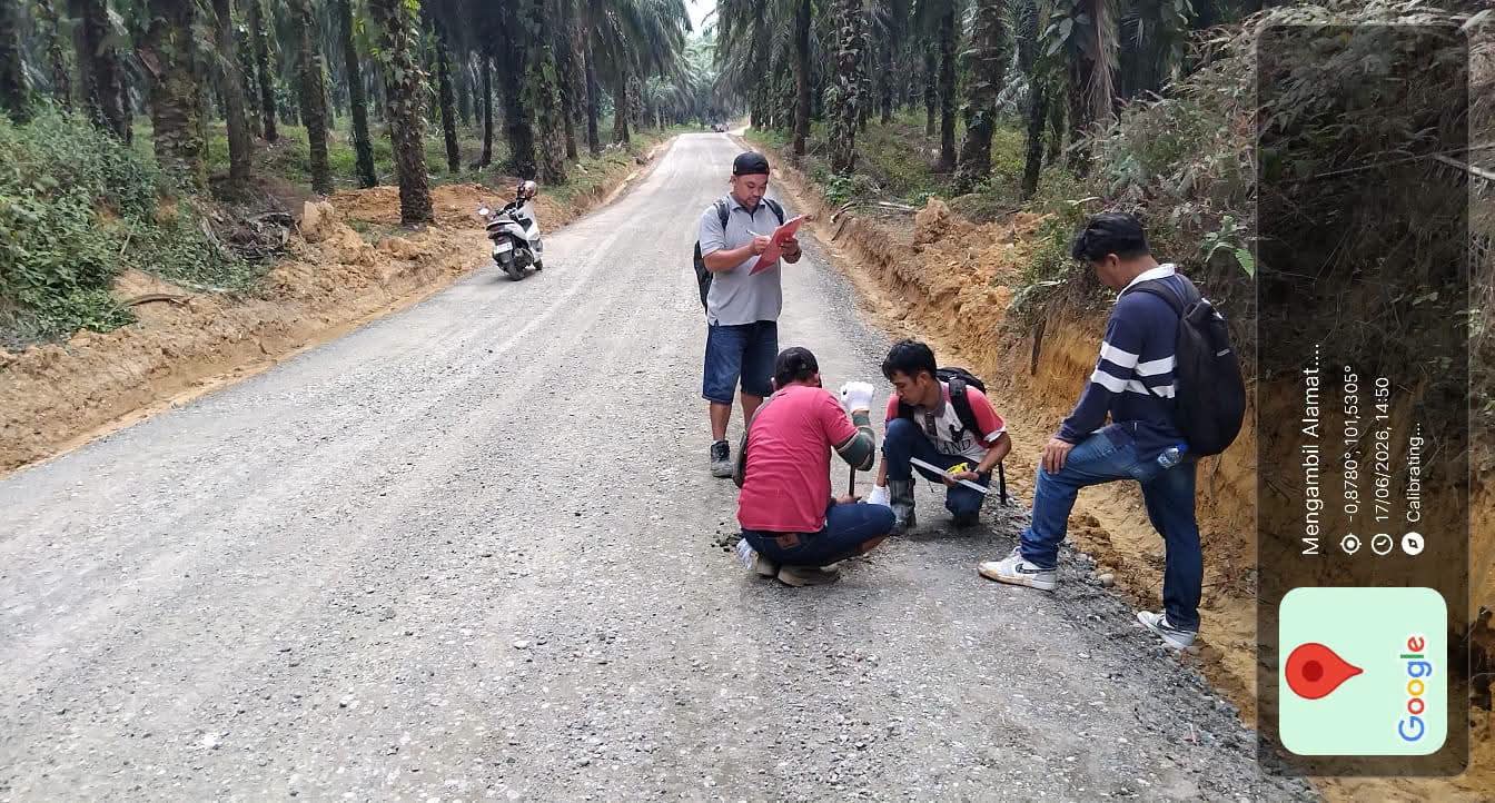 Kolaborasi dengan PT Bina, Pemkab Dharmasraya Bangun Jalan Hotmix 1,5 Km di Nagari Taratak Tinggi