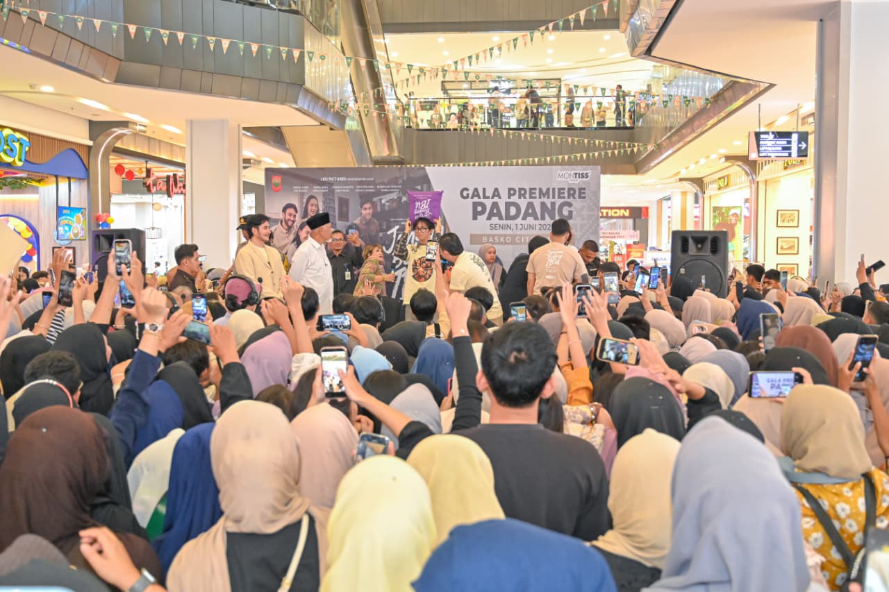 Gubernur Mahyeldi Hadiri Gala Premiere Film Jangan Buang Ibu, Apresiasi Pesan Moral tentang Keluarga