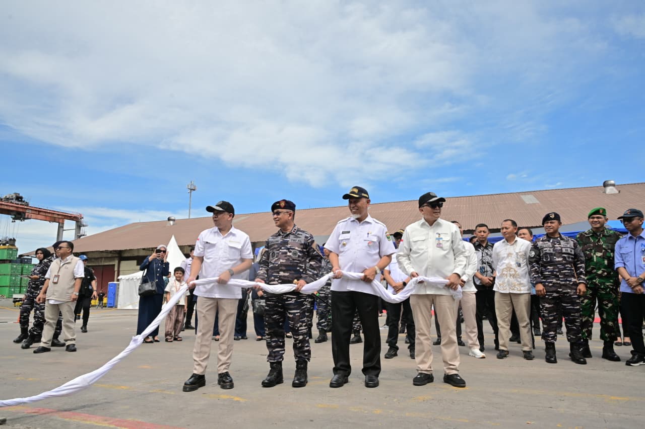 Gubernur Sumbar Lepas Ekspedisi Rupiah Berdaulat ke Mentawai