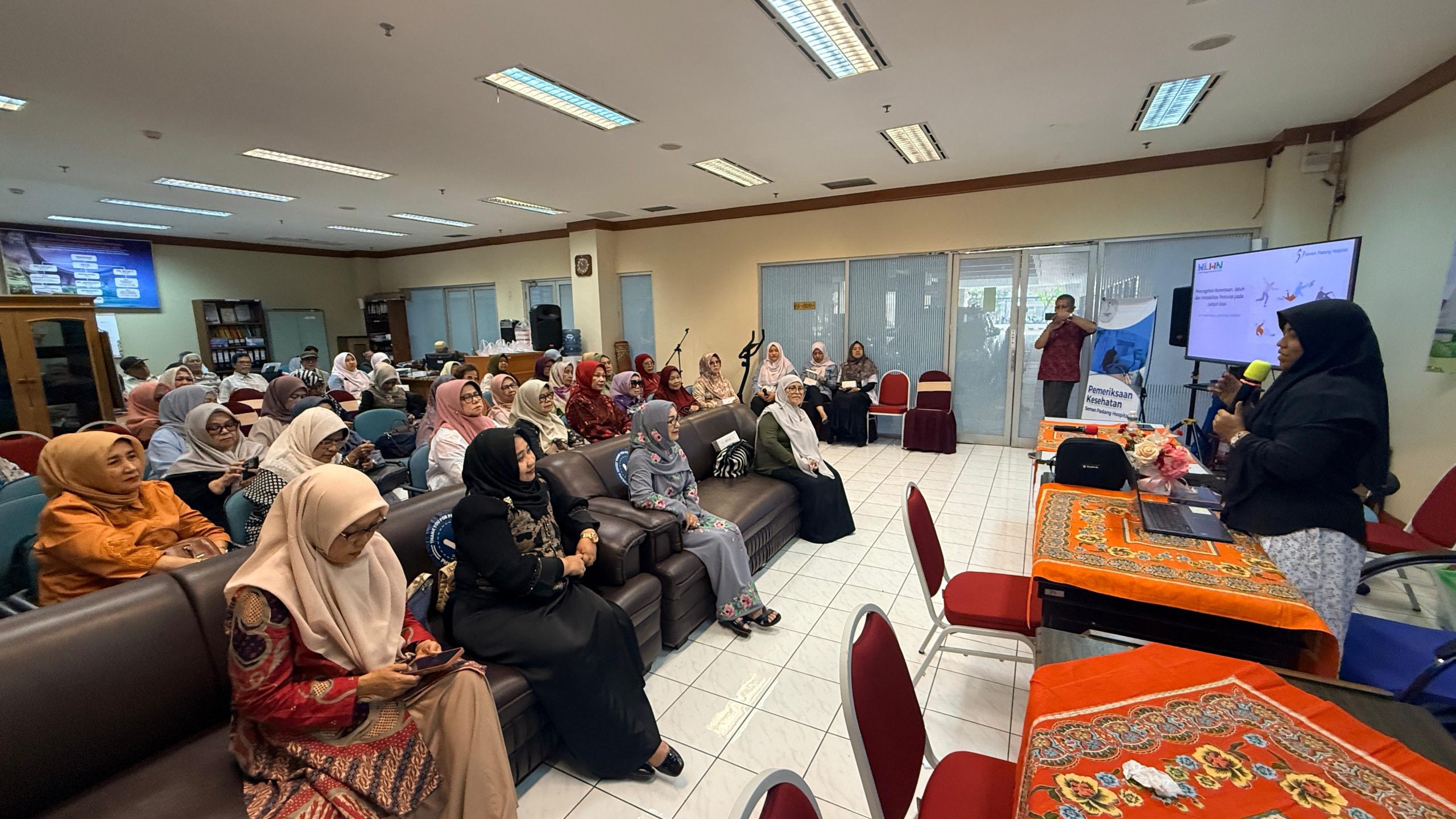 SPH dan Perkumpulan Pensiunan Bank Indonesia Edukasi Lansia Jaga Kesehatan di Masa Pensiun