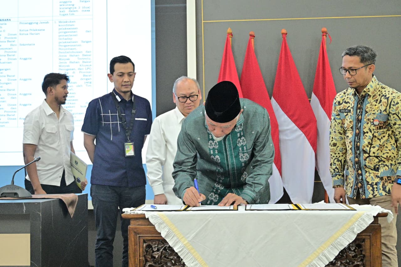 Kepala Daerah se-Sumbar Sepakat Awasi BBM Subsidi, Teken Komitmen Bersama