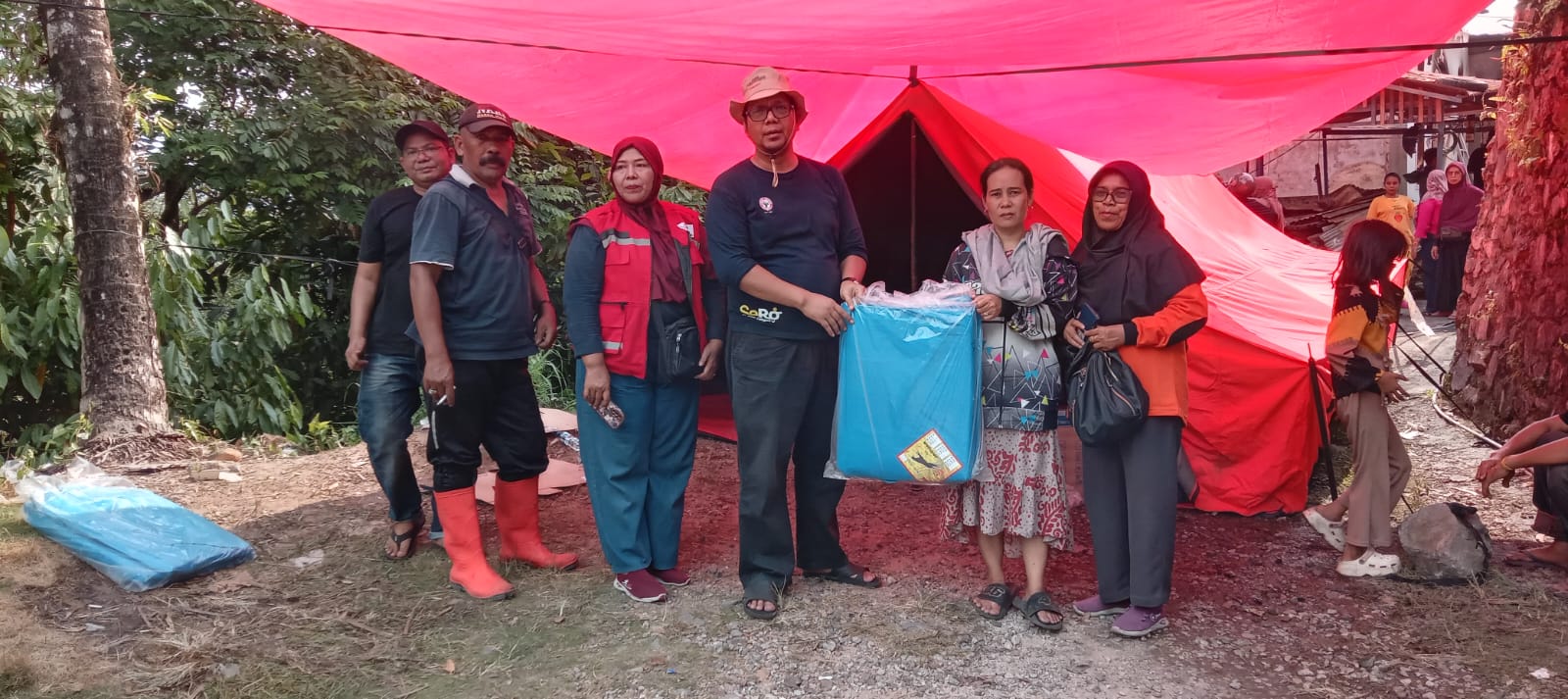 Semen Padang Salurkan Bantuan untuk Korban Kebakaran di Batu Gadang