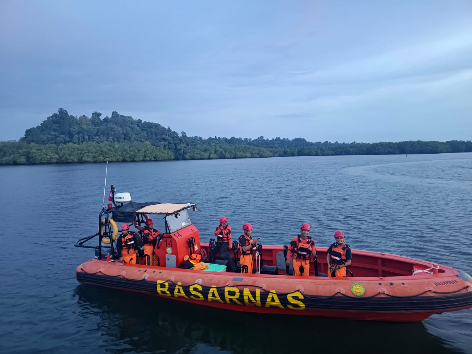 Tim SAR Lanjutkan Pencarian Korban Long Boat Terbalik di Mentawai