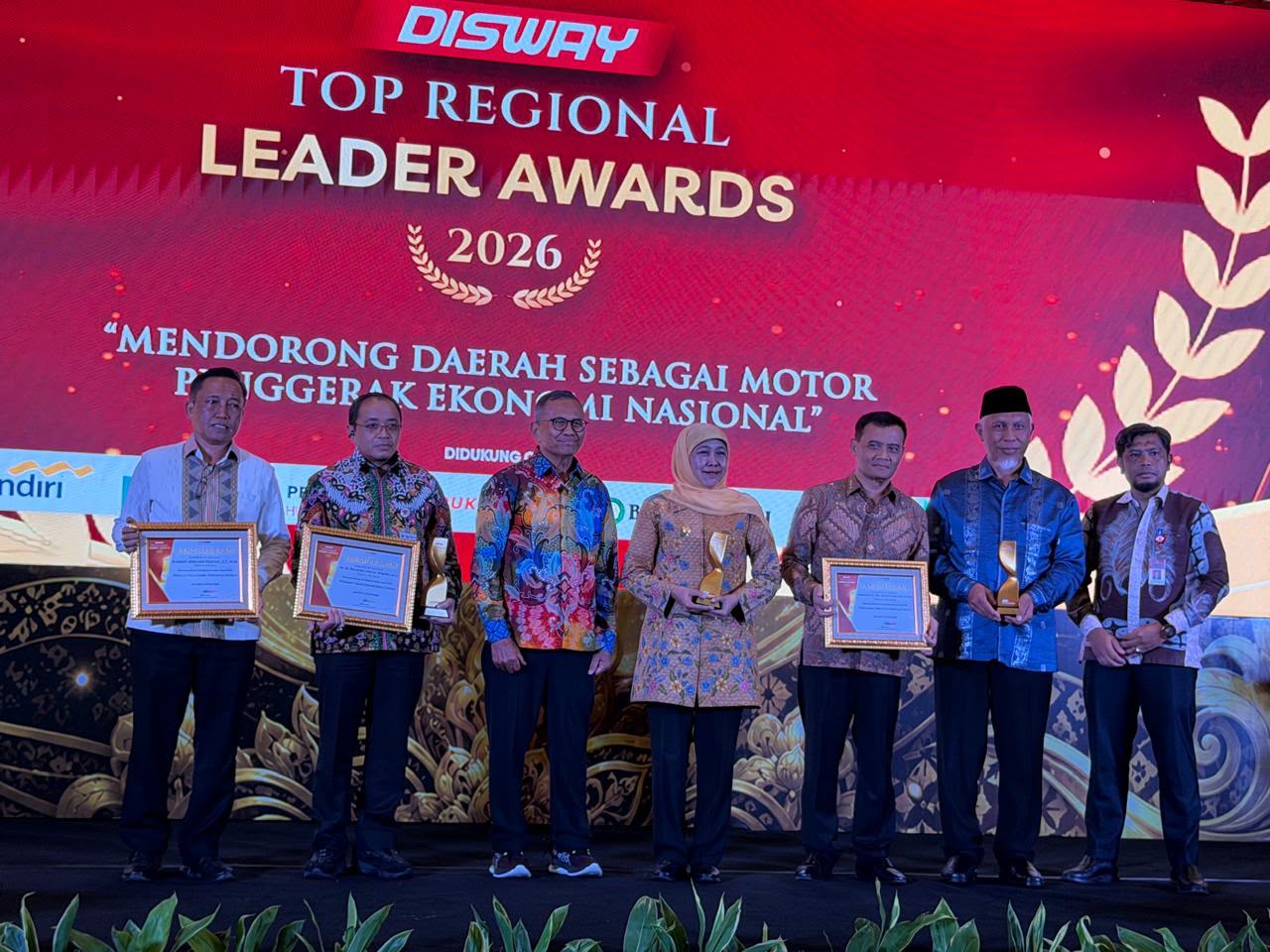 Komit Kembangkan Ekonomi Umat dan Budaya Halal, Gubernur Sumbar Raih Penghargaan Nasional
