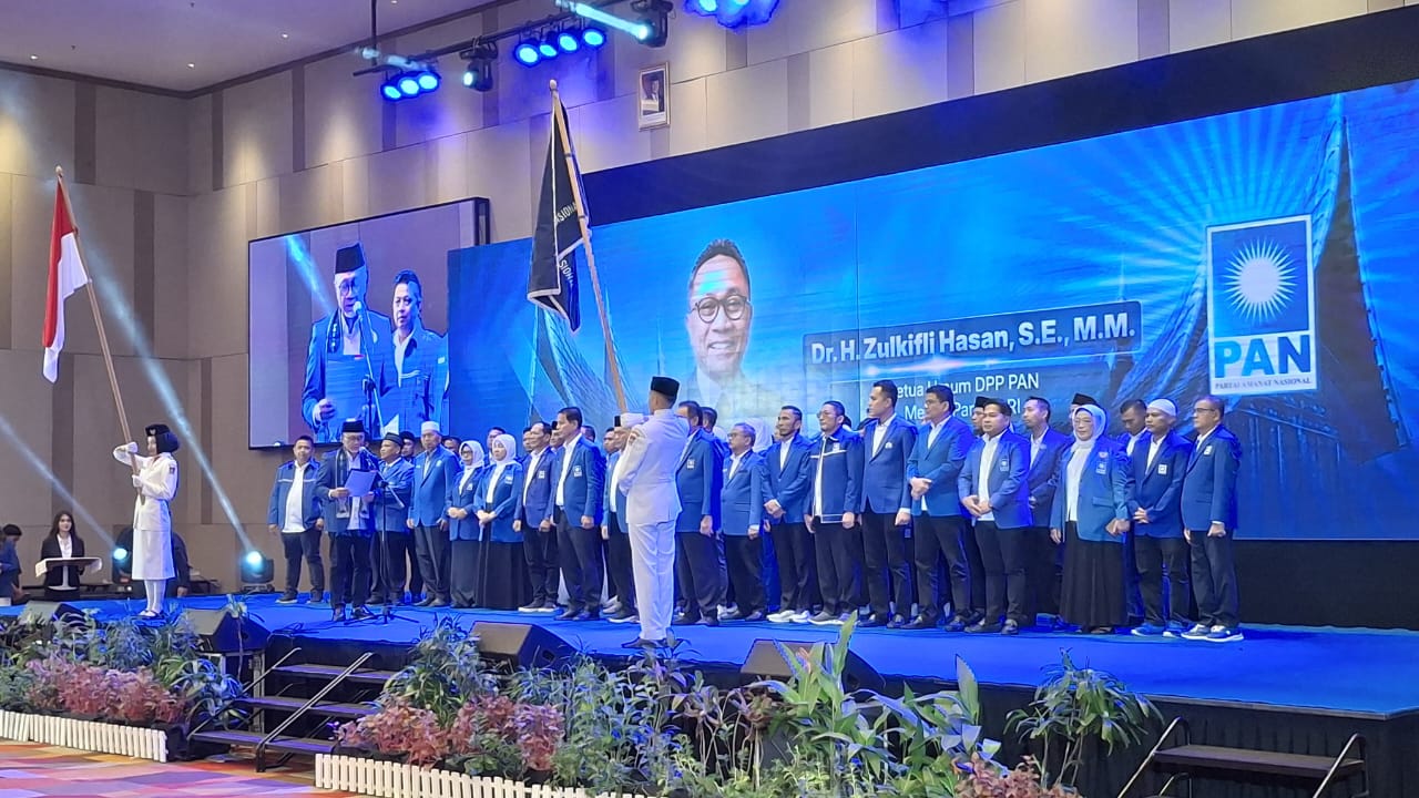 Lantik Ketua DPW Sumbar, Ketum PAN Zulhas Ingatkan Kader Hindari Konflik Internal