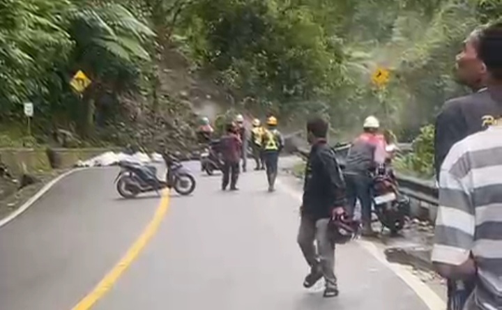 Longsor Lembah Anai Terus Bergerak, Pengendara Diminta Gunakan Rute Alternatif