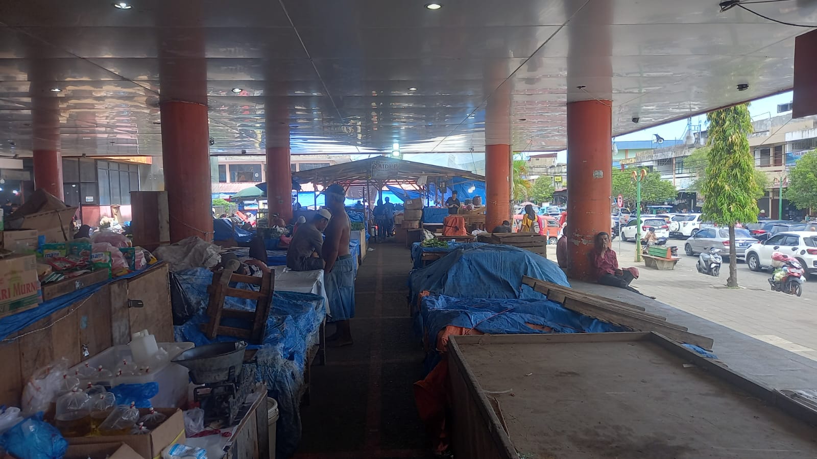 Revitalisasi Pasar Raya Padang, Pedagang Mulai Tempati Lapak Sementara